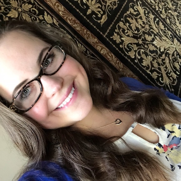 Meet your Posher, Jessica - Picture 2 of 2